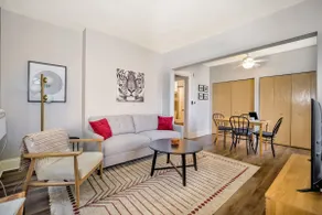 Cozy Cottage in the Heart of Hyde Park home - Image 2