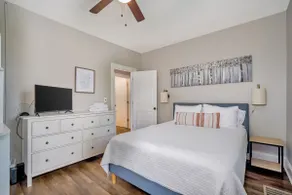 Cozy Cottage in the Heart of Hyde Park home - Image 3