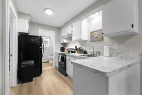 Cozy 1BR by Downtown Mt.Clemens | Hollywood Suites - Image 3