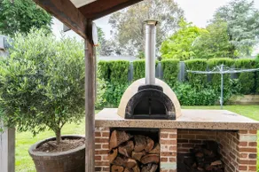 Benview Cottage - CBD, Sleeps 8, Pizza Oven - Image 4