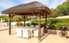 Amazing Home in Marbella With Wifi and 4 Bedrooms - Image 4