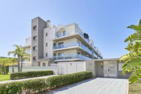 Luxurious Two Bed - Image 5