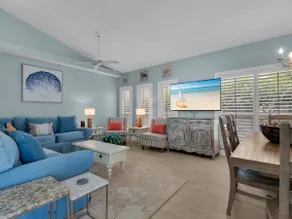 Amazing Cottage style Home located in popular - Image 3