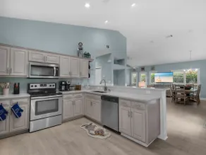 Amazing Cottage style Home located in popular - Image 4