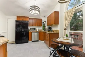 Captivating and Charming Retreat, Game Rooms, Pool Table, Foosball, 20 Min to Portland - Image 2