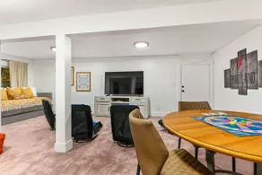 Captivating and Charming Retreat, Game Rooms, Pool Table, Foosball, 20 Min to Portland - Image 5