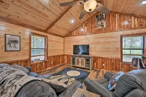Cozy Broken Bow Cabin, Walk to the Lukfata Creek! - Image 4