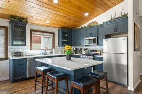 Pet-Friendly Haven | King Suite, Hot Tub, Clubhouse Access, Near Lake & Trails - Image 5