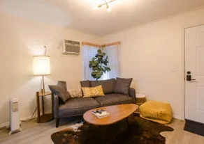 Cozy Rogue River House Full Access QN Bed - Image 3