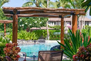 Bright 2BR & loft with easy beach access & pool - Image 2