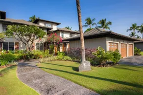 Bright 2BR & loft with easy beach access & pool - Image 5