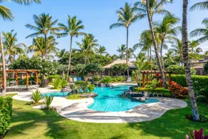 Bright 2BR & loft with easy beach access & pool - Image 3