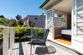 Gorgeous on Galvin: Close to Town Yet A Mile Away - Image 5