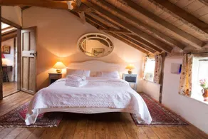 Snow Cottage laid back style with footpaths to a great Macro Brewery Pub - Image 4
