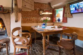 Snow Cottage laid back style with footpaths to a great Macro Brewery Pub - Image 3