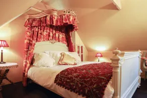 Queenies, an authentic Rural Style coastal cottage in a Nature Reserve - Image 2