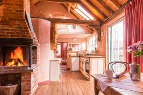 Rose Cottage rural cosiness with footpaths to the local Macro Brewery Pub - Image 3