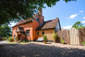 The Old Monkey, a quirky bolthole on the edge of a historic Market Town - Image 2