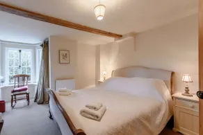 Attractive and stylish Cotswold cottage with wonderful rural views - Pear Tree Cottage, Cherington - Image 5