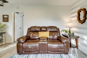 Unique Dog-Friendly Log Cabin: Short Walk to Ocean - Image 5