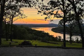 Table Rock Lake Home - Fire Pit & Lake Views! - Image 2