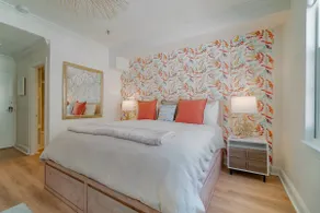 Coral Reef King Retro King Suite - near Beach - Image 3