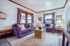 King Bed, Large Deck, Bikes, 2mi to DT & Coliseum - Image 2
