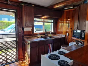 Rustic Retreat Cottage sleeps 6 with a lake view! - Image 3