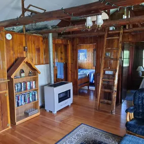 Rustic Retreat Cottage sleeps 6 with a lake view! - Image 5