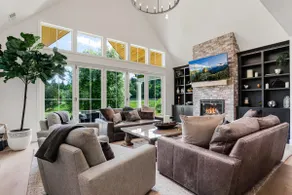 Pearl of the Valley: Opulent Living in the Dundee - Image 3