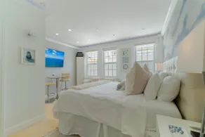 Luxe King Suite -valet parking-near beach - Image 4