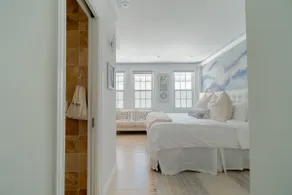 Luxe King Suite -valet parking-near beach - Image 3