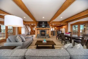 Stunning 5 Bedroom Chalet at Swan Lake - Image 4
