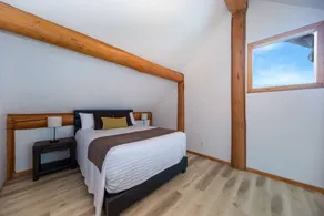 Stunning 5 Bedroom Chalet at Swan Lake - Image 2