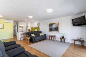 Central Chic- Beautifully appointed townhouse - Image 5