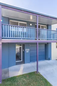 Central Chic- Beautifully appointed townhouse - Image 2