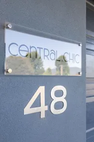 Central Chic- Beautifully appointed townhouse - Image 3