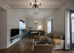 Apartment-Superior-1 Habitacion-Street View-Own bathroom - Image 2