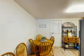 Cozy family beach cottage with hot tub, deck, WiFi - Image 5