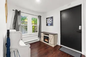 Charming Brick House Apartment with Free Parking - Image 4