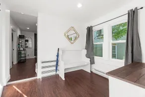 Charming Brick House Apartment with Free Parking - Image 3