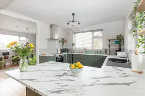 Beautiful Modern Home In Dingle 5 min walk to town - Image 2