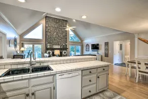 Lake Hartwell Home w/ Private Dock & Hot Tub! - Image 3