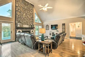 Lake Hartwell Home w/ Private Dock & Hot Tub! - Image 2