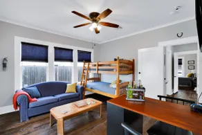 2 king beds, fenced yard, pet friendly historic home in central SA - Image 5