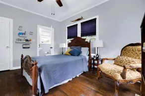 2 king beds, fenced yard, pet friendly historic home in central SA - Image 4