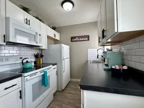 Near ICT Airport! Pet Friendly W/ Fenced Patio - Image 2