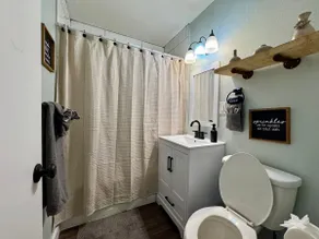 Near ICT Airport! Pet Friendly W/ Fenced Patio - Image 3