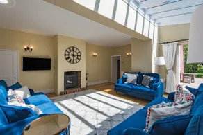 Wow, wow! Amazing immaculate period house and hot tub by Bloom Stays - discounts available - Image 2