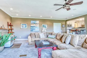 Spacious Home - Golf Course Views Central AC WiFi & Alfresco Living - Image 4